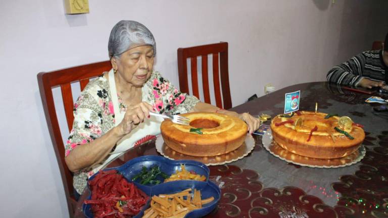 Elvia lleva 63 años endulzando el Día de Reyes con sus roscas en Rosario