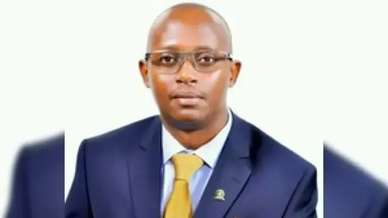 Michael Katungi Mpeirwe es acusado de traficar cocaína, poseer armas de fuego y artefactos destructivos destinados a actividades de narcotráfico.