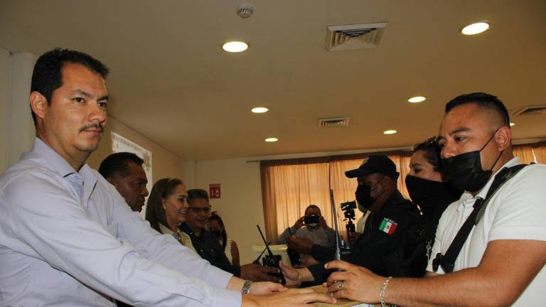 La entrega de los equipos.