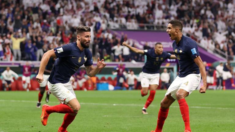 Francia vence con drama a Inglaterra y avanza a semifinales