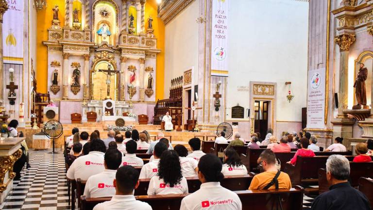Misa de acción de gracias en la Catedral de Culiacán por los 52 años de historia de Noroeste.