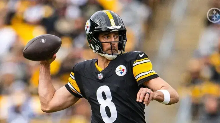 Aaron Rodgers jugará una temporada más antes de decir adiós.