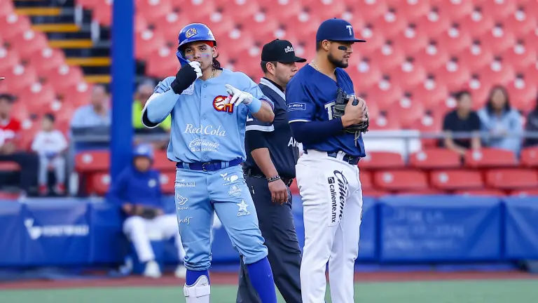 Charros saca la escoba.