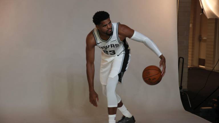 Tobias Harris no podrá tener actividad de pretemporada con los Spurs.