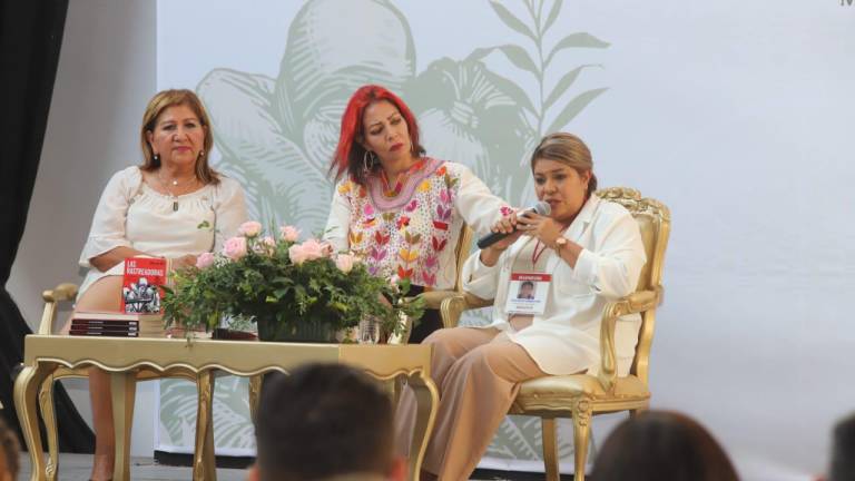 Esta obra literaria es presentada dentro de la gira de la Secretaría de las Mujeres por Mazatlán.