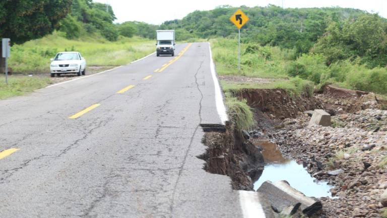 En pésimas condiciones carreteras de Sinaloa y no solo por “Nora”