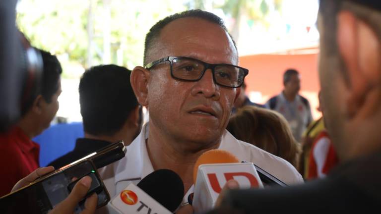 José Juan Rendón Gómez indicó que las escuelas que desconozcan las funciones de la APF acudan a Vinculación Social en Educación Básica para que reciban una capacitación.