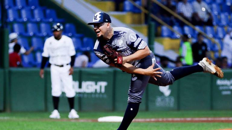 Aldo Montes lanza cinco entradas en blanco.
