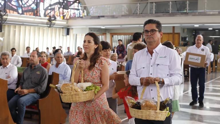 Productores de la AARC celebran su tradicional misa de acción de gracias en el Día del Agricultor.