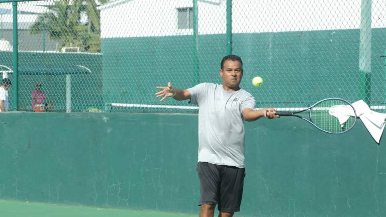 Los exponentes del llamado “deporte blanco” demostraron sus conocimientos con la raqueta.
