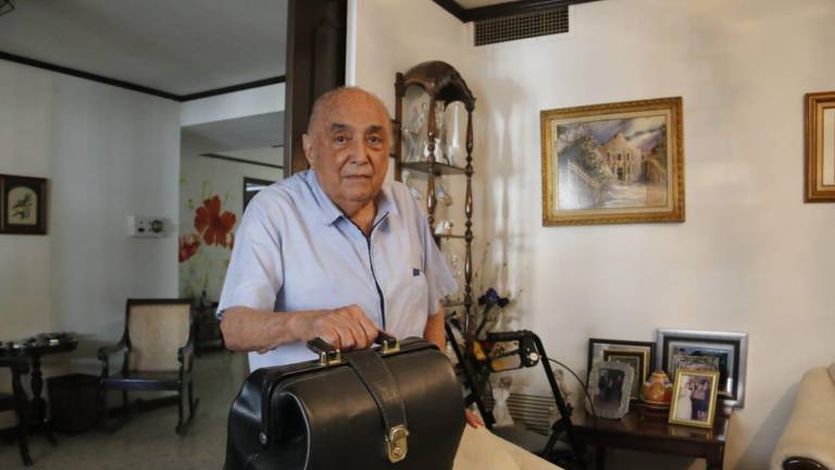 El doctor mazatleco Alejandro Llausás Vargas recibirá el Premio Doctor Jesús Kumate Rodríguez, la máxima condecoración médica que se otorga en México, a través del Senado de la República.