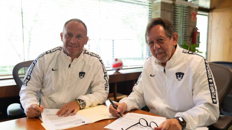 Andrés Lillini firma su renovación.