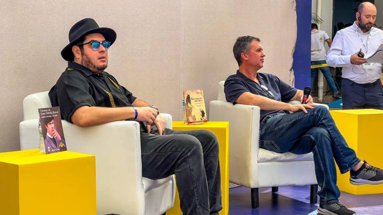 Durante la jornada de la Feria Internacional del Libro 2025 en Culiacán, el escritor Ricardo E. Tatto presentó su libro de ensayos Bestiario del Bibliófilo.