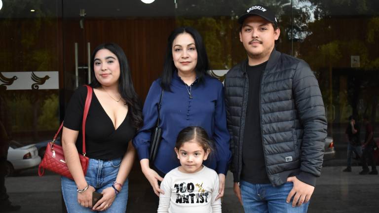 Alejandra Pérez, Dolores Meza, Óscar Valencia y Mía Isabela Barraza.