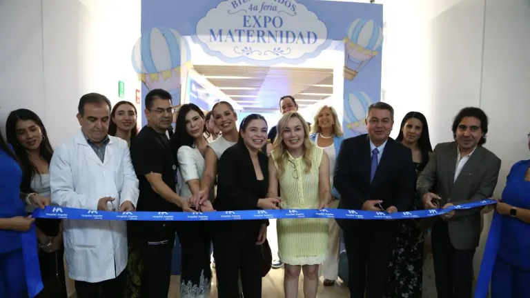Médicos y expositores invitados inauguran la cuarta edición de la Feria de la Maternidad.