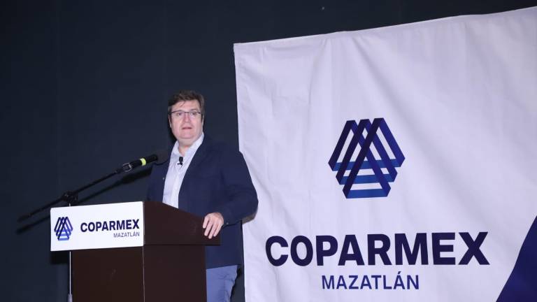 Agustín Coppel Luken, presidente y director de la cadena de tiendas Coppel, durante la conferencia.
