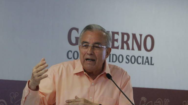Rubén Rocha Moya habla en la conferencia semanera sobre la sucesión en la Alcaldía de Mazatlán.