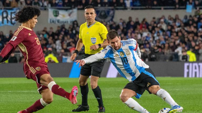 Messi brilla en la despedida de Argentina como local.