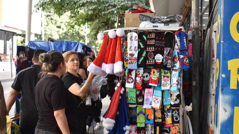 A una semana de la Navidad, las ventas aumentan en el Centro de Culiacán.
