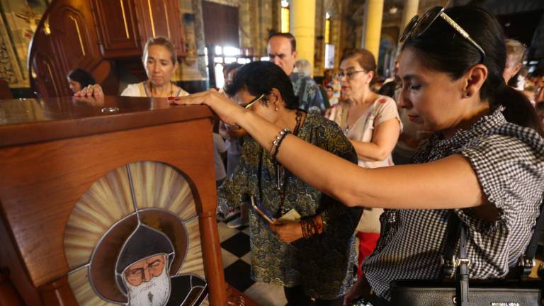 Las reliquias de San Chárbel peregrinan por el País desde el 14 de febrero y culminarán su recorrido el próximo 16 de julio.