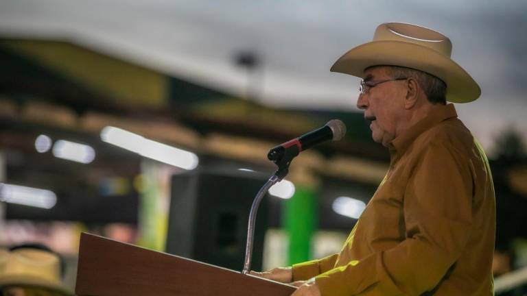 El Gobernador estuvo en la inauguración de la Feria Ganadera.