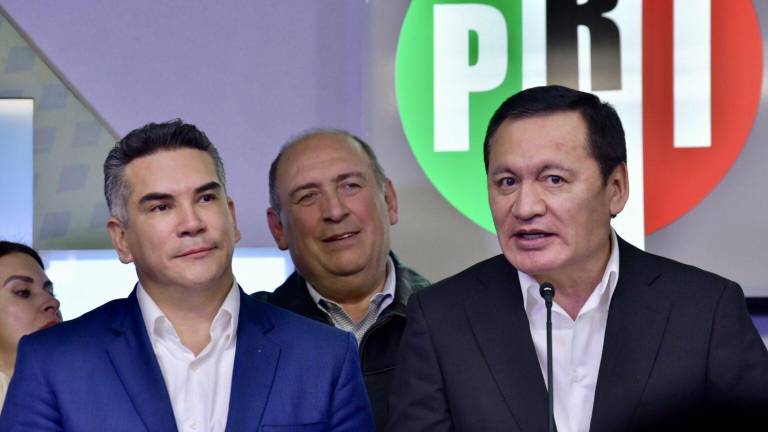 Osorio Chong anuncia que deja grupo parlamentario del PRI en el Senado
