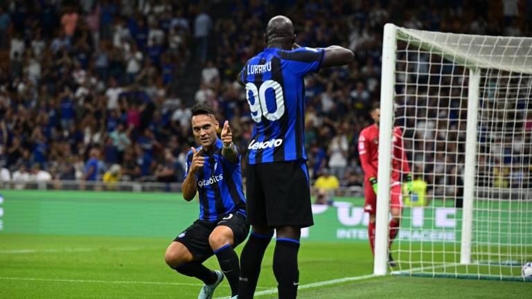 Lautaro Martínez y Romelu Lukaku se combinaron para el primer gol del Inter.