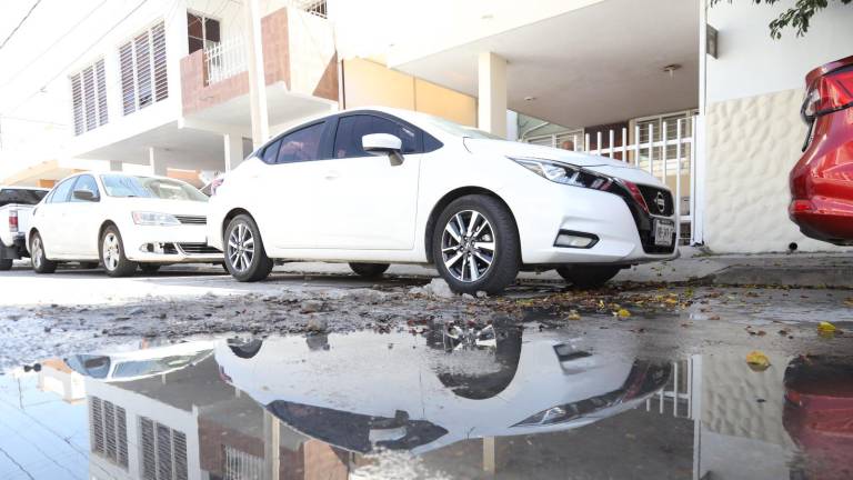 En la calle Río Amazonas del Fraccionamiento Campo Bello, en Mazatlán, permanece una fuga de aguas negras.