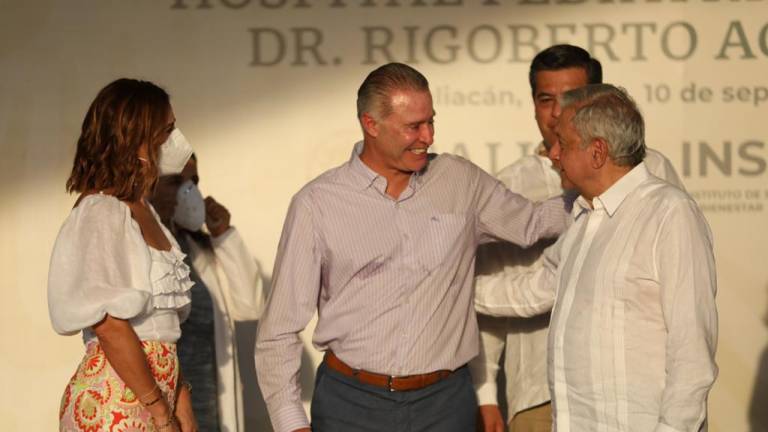 Andrés Manuel López Obrador en su visita a Sinaloa junto a Quirino Ordaz Coppel.
