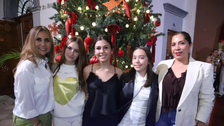 Grimy Velarde, Isabella Díaz Velarde, Carlota Galván, Isabella Según y Ale Ferrer.