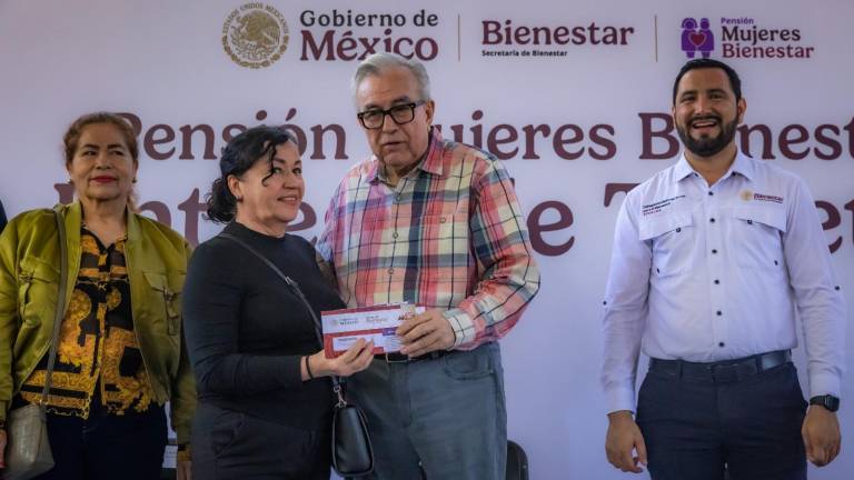 Se hizo entrega de 6 mil 984 tarjetas del Programa Pensión para Mujeres Bienestar.