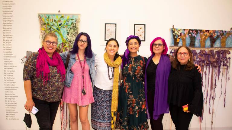 Alzan mujeres su voz de libertad con un homenaje visual a Amparo Ochoa