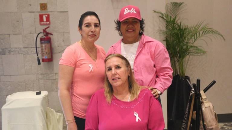 Reciben 31 mujeres prótesis mamarias donadas por Fundación Letty Coppel