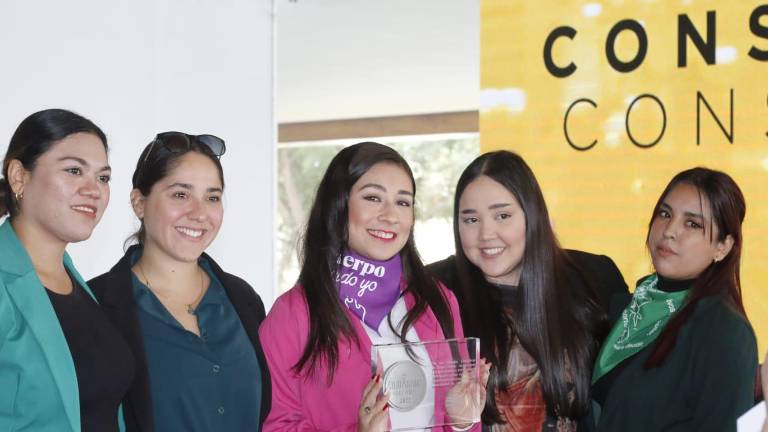 “Perlas del Pacífico” recibieron el reconocimiento a Ciudadano del Año por su labor de mas de 3 años en la lucha por los derechos de la mujer.