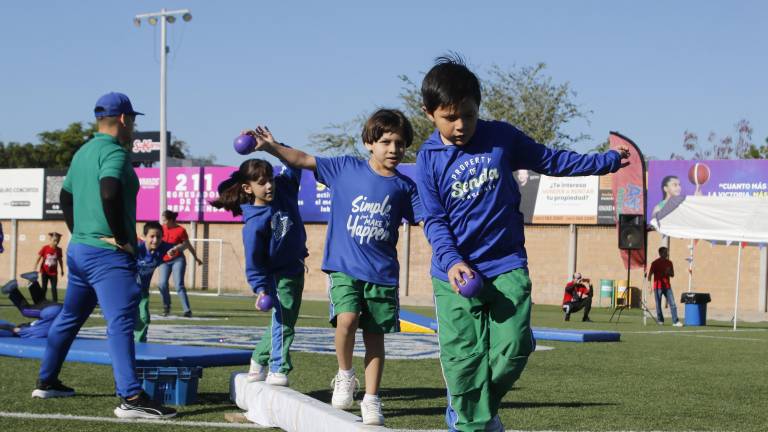 Chicos y grandes participan en distintos eventos deportivos.