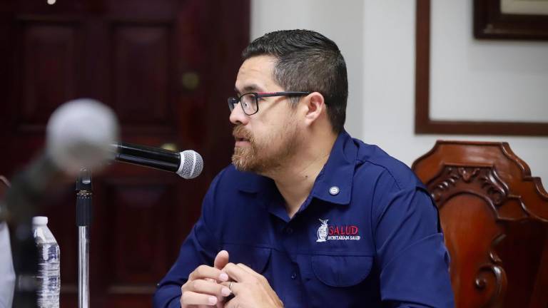 Cuitláhuac González Galindo, Secretario de Salud, habla sobre los casos de afectaciones por el calor en Sinaloa.