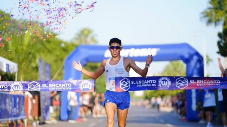García Bárcenas celebra que la Carrera Urbanianos impulsa el atletismo en México.