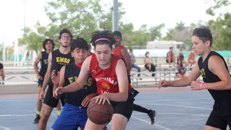 Muy disputados han sido los encuentros de las diferentes categorías en la Copa Mazatlán-Venados Basketball.