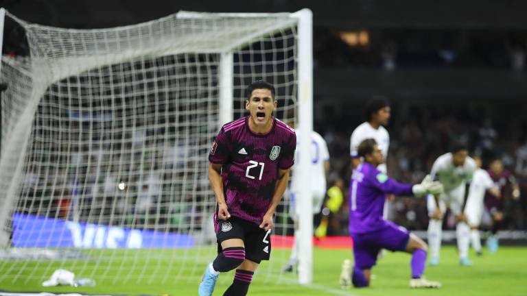 Uriel Antuna celebra su gol.