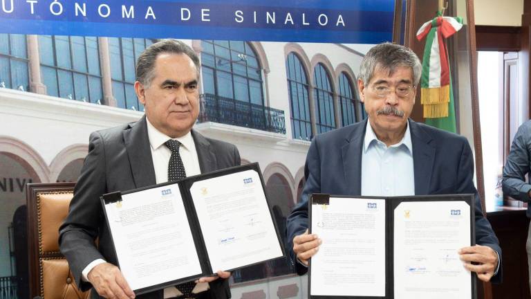 El Rector de la Universidad Autónoma de Sinaloa, Jesús Madueña Molina y el presidente de la CEDH Sinaloa, Óscar Loza Ochoa, firmaron el convenio.