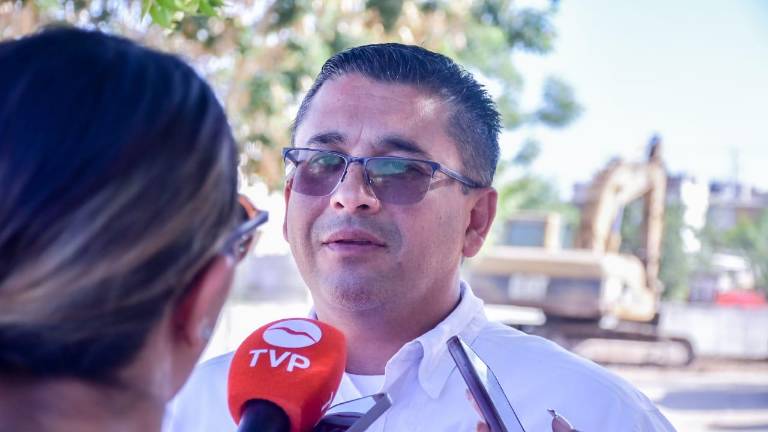 Eloy Ruiz Gastelum pide que las personas se hidraten constantemente.