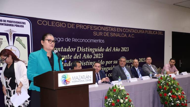 Ceremonia de entrega de reconocimientos del Colegio de Profesionistas en Contaduría Pública del Sur de Sinaloa, A.C.