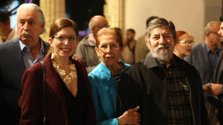 Recibe David Toscana el Premio Mazatlán de Literatura 2023 en el TAP