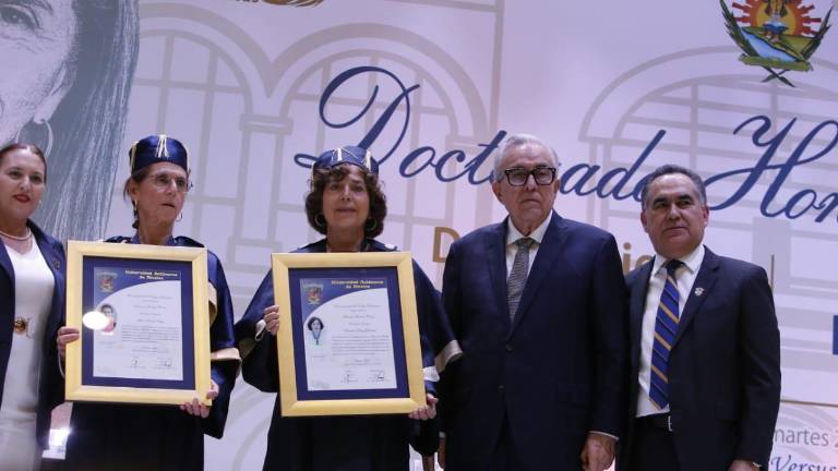 Ceremonia de entrega del Doctorado Honoris Causa a Annie Pardo Cemo y Rosaura Ruiz Gutiérrez.