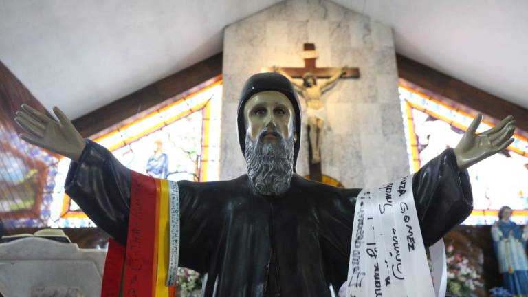 Este miércoles fueron despedidas las reliquias de San Chárbel en la Diócesis de Mazatlán, para continuar su peregrinación.