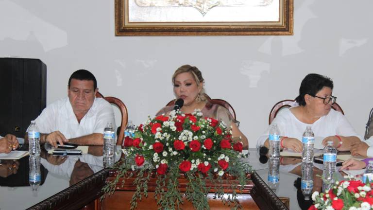 La Alcaldesa Claudia Valdez Aguilar entregó su tercer informe de labores ante Cabildo.