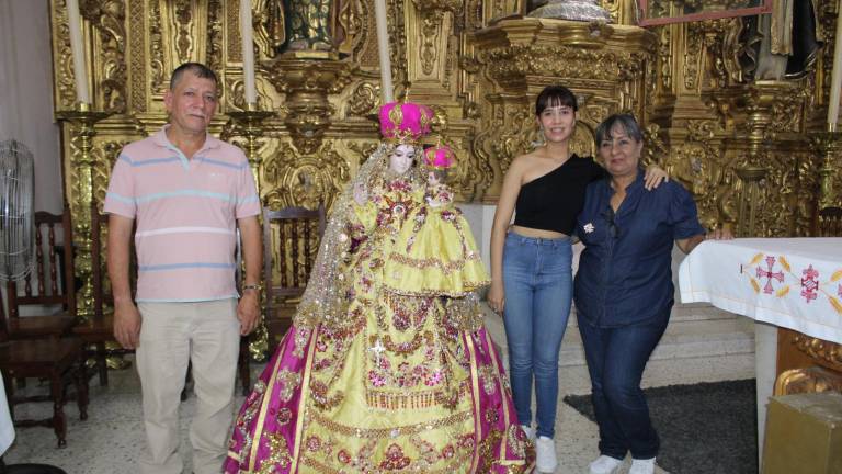 La familia Archiveck de Sonora donó el vestido confeccionado por el diseñador mazatleco Édgar Mohe.
