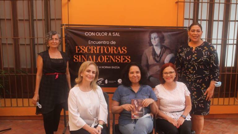 Se reúnen escritoras sinaloenses en Mazatlán