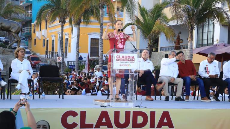 Claudia Sheinbaum en su vista a Mazatlán.