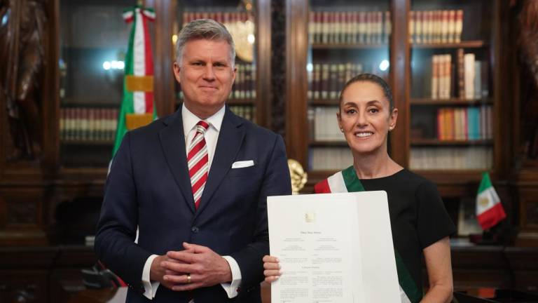 La Presidenta Claudia Sheinbaum recibió al nuevo embajador de Canadá, Cameron MacKay, quien fue designado en noviembre de 2024.